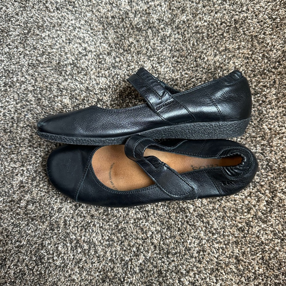 Taos Footwear Black Leather Mary Jane Shoes - Picture 2 of 5